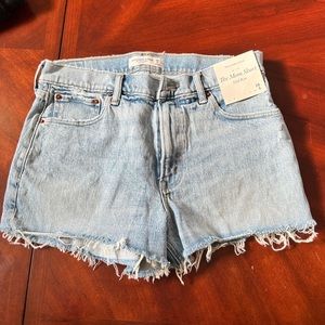 Abercrombie and Fitch The Mom Short mid rise
